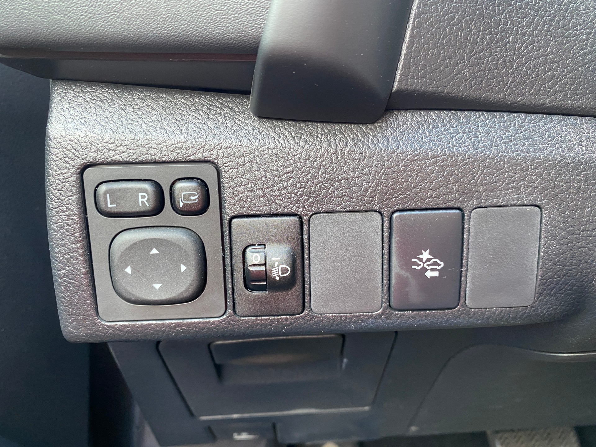 TOYOTA Auris 1.8 HSD Trend-image-9
