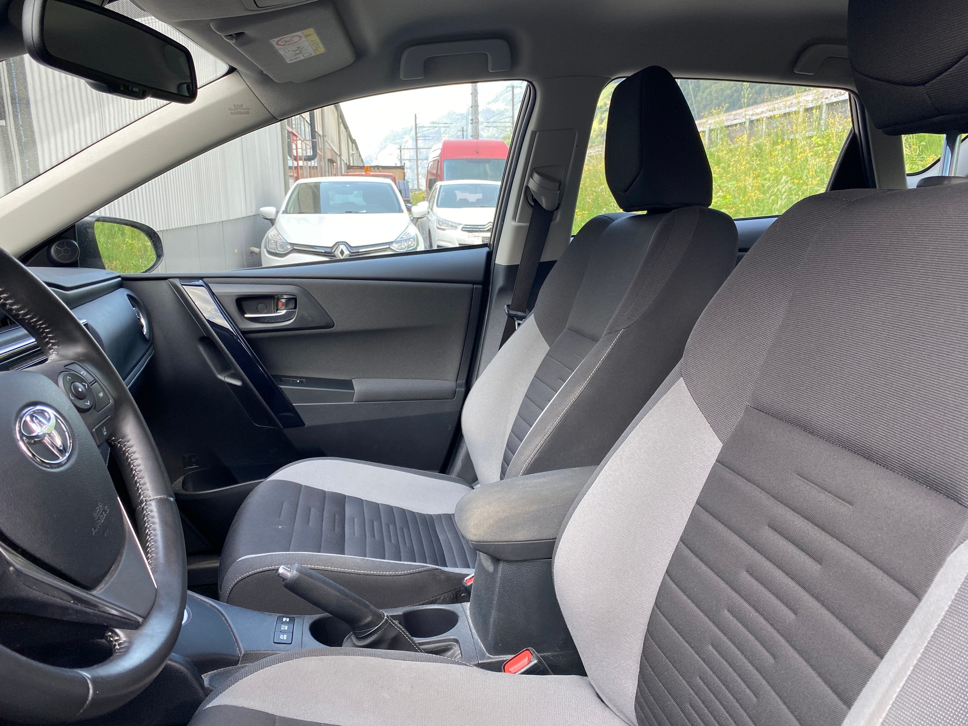TOYOTA Auris 1.8 HSD Trend-image-6