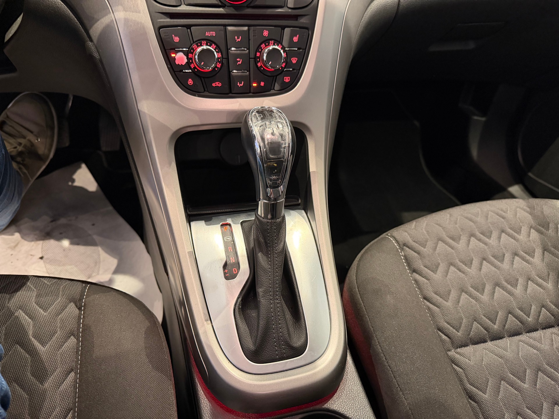 OPEL Astra 1.4 T 140 eTEC Cosmo-image-12