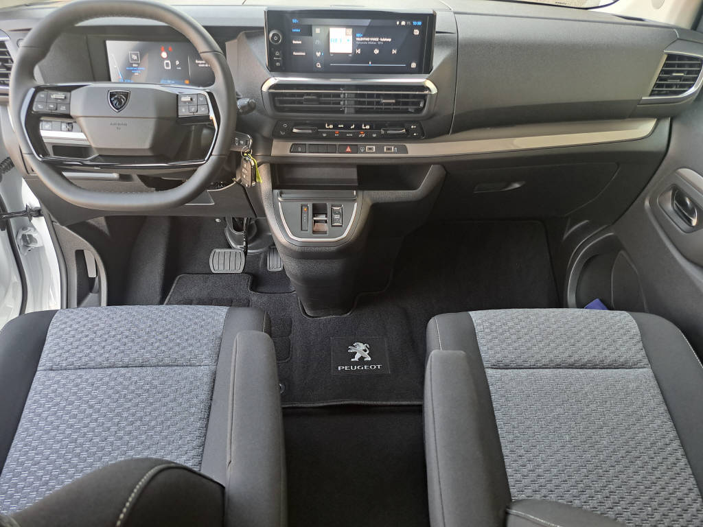 PEUGEOT Traveller Standard 2.2 BlueHDi 180cv Family Edition-image-15