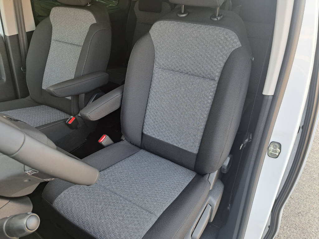 PEUGEOT Traveller Standard 2.2 BlueHDi 180cv Family Edition-image-9