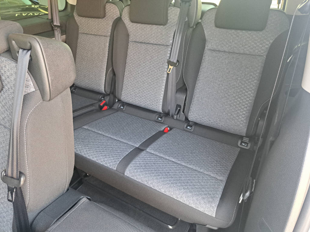 PEUGEOT Traveller Standard 2.2 BlueHDi 180cv Family Edition-image-11