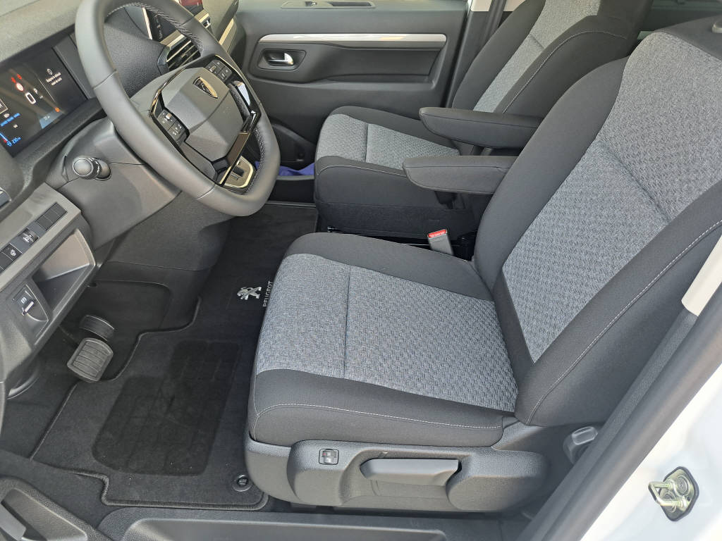 PEUGEOT Traveller Standard 2.2 BlueHDi 180cv Family Edition-image-8