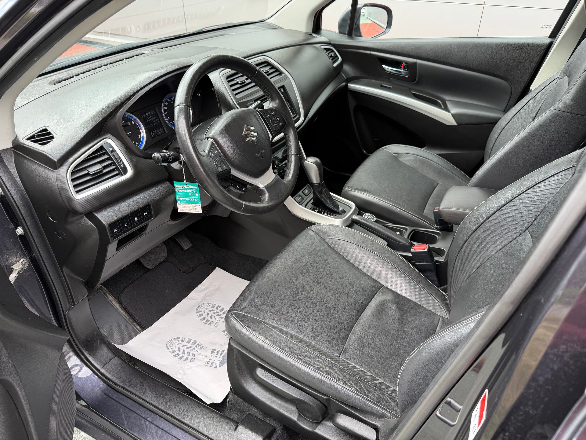 SUZUKI SX4 S-Cross 1.6 16V Compact Top 4WD CVT7-image-8