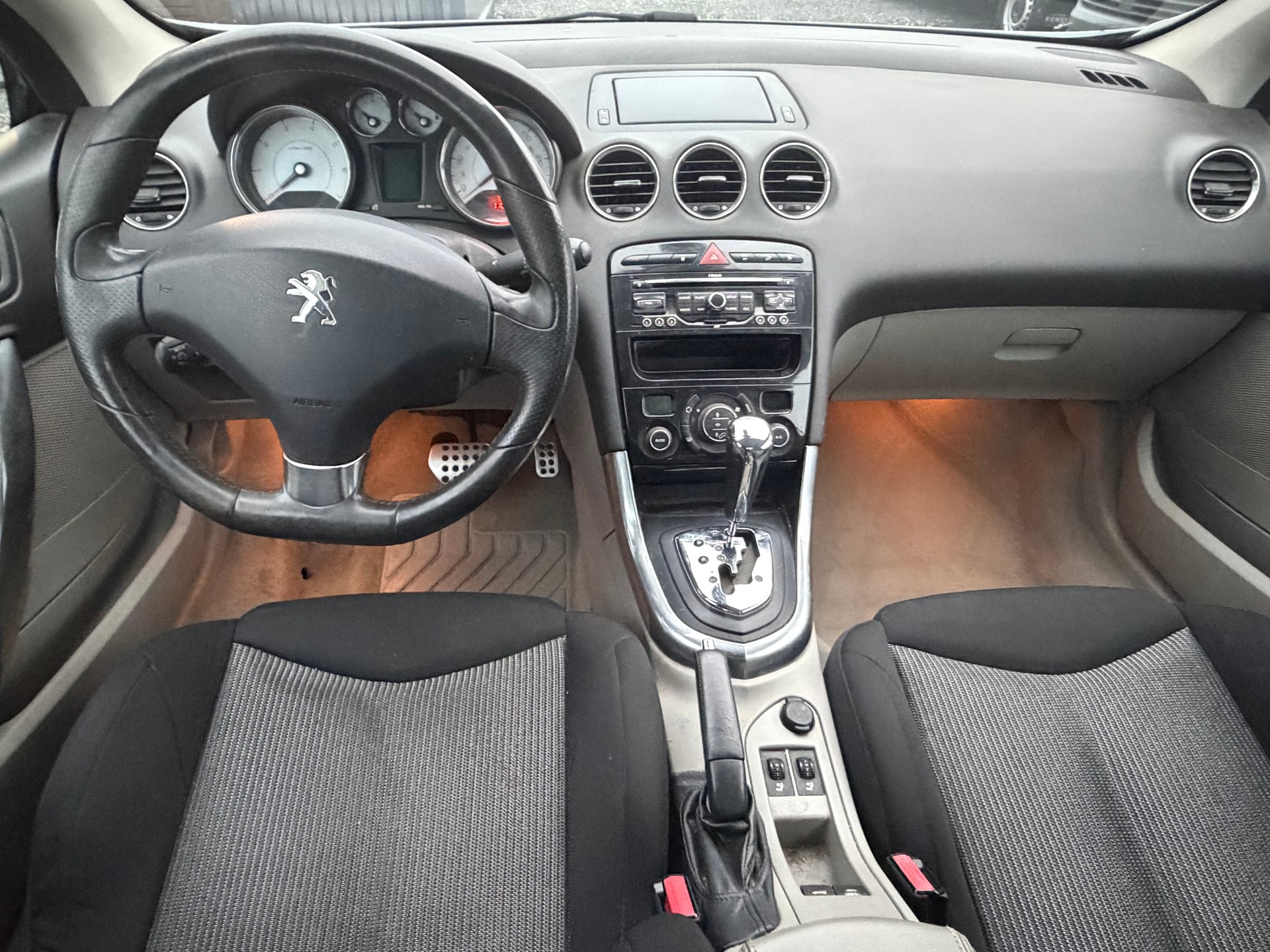 PEUGEOT 308 CC 1.6 16V Turbo Allure Automatic-image-9