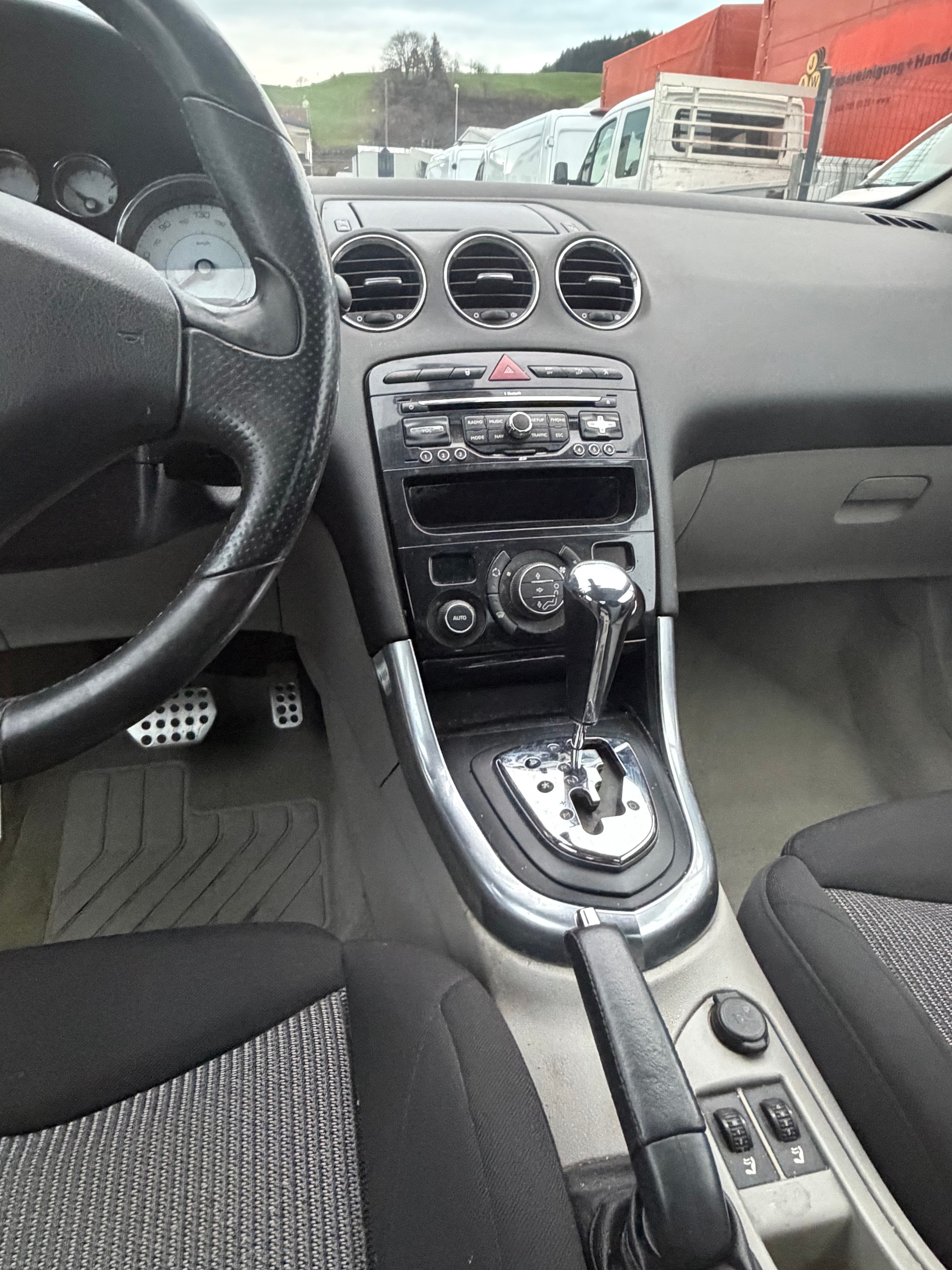 PEUGEOT 308 CC 1.6 16V Turbo Allure Automatic-image-12