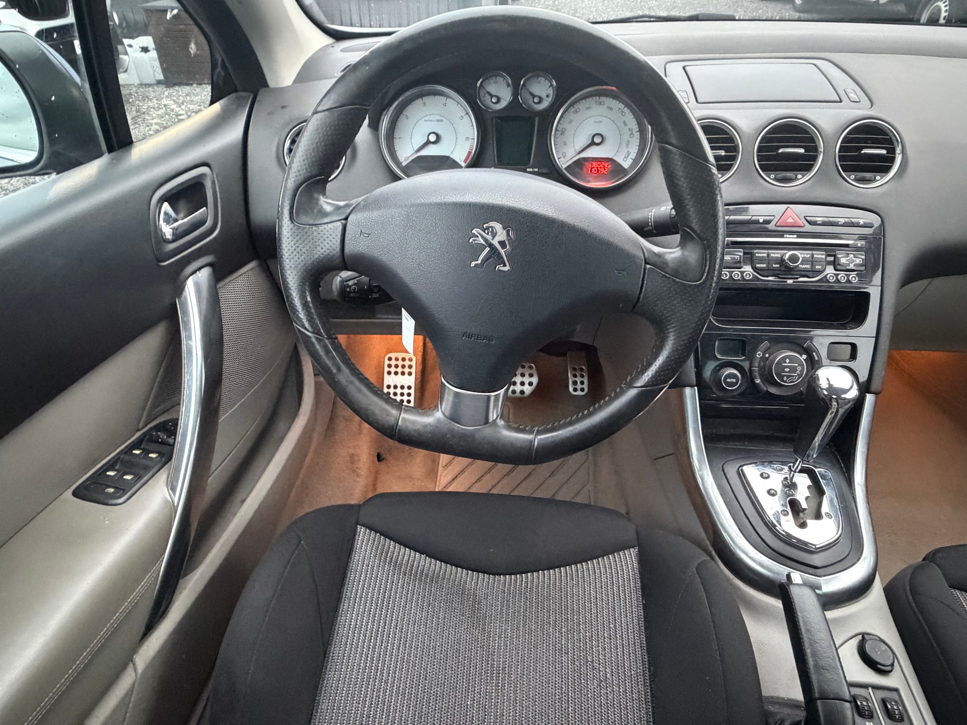 PEUGEOT 308 CC 1.6 16V Turbo Allure Automatic-image-10