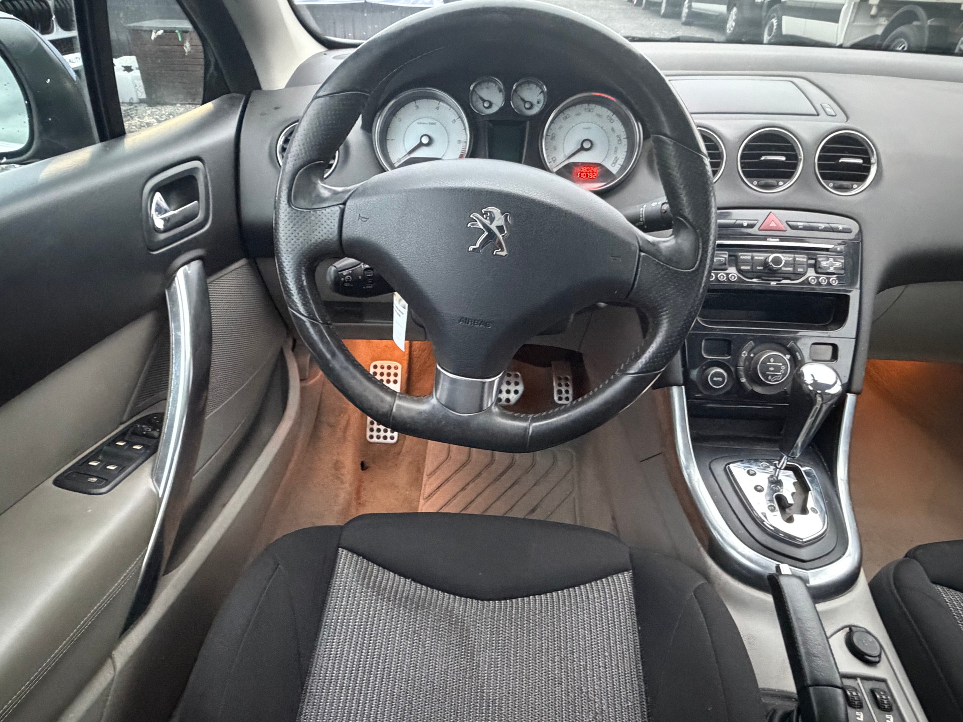 PEUGEOT 308 CC 1.6 16V Turbo Allure Automatic-image-11