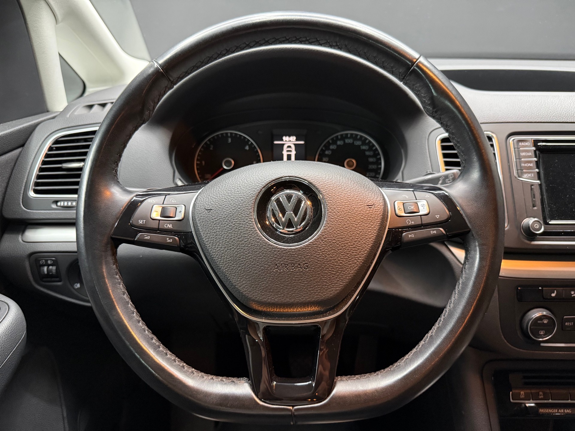 VW Sharan 2.0 TDI BMT Family DSG-image-11