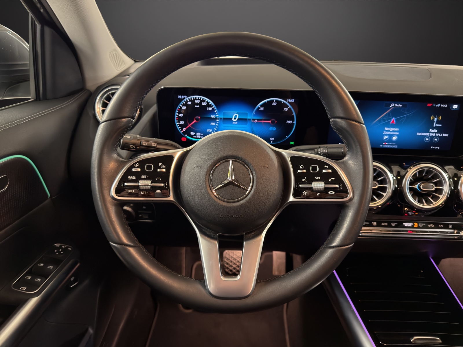 MERCEDES-BENZ EQA 250-image-10