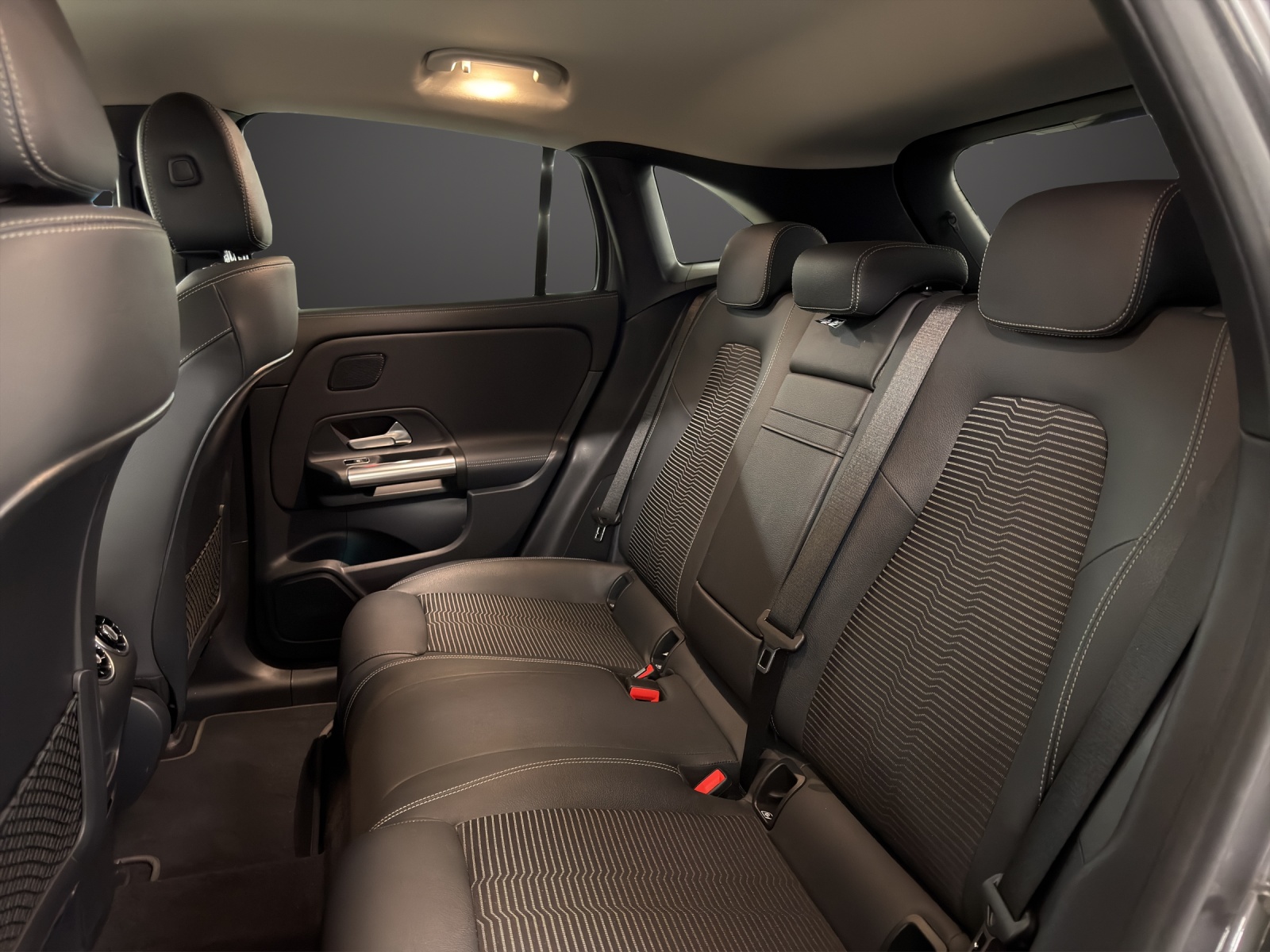 MERCEDES-BENZ EQA 250-image-13