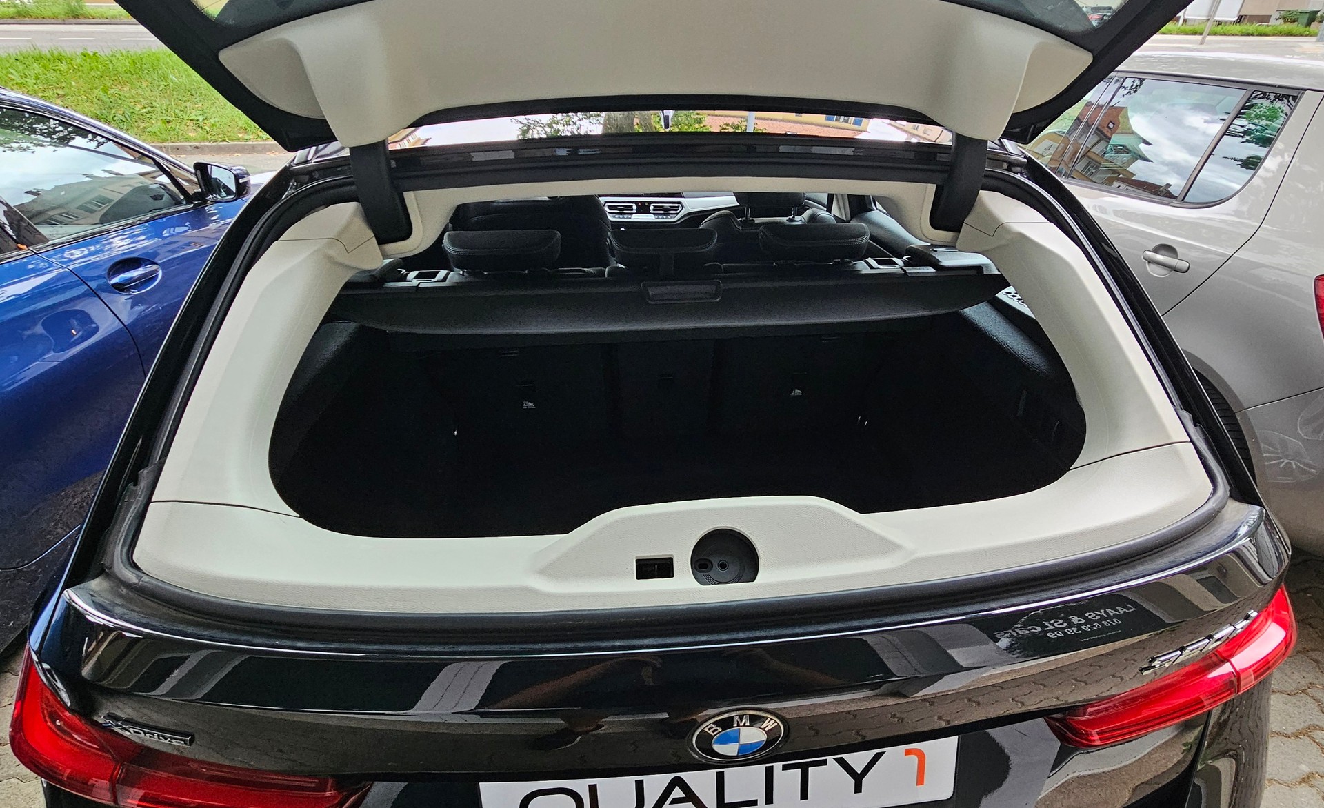 BMW 320d xDrive 48V Touring Steptronic-image-12