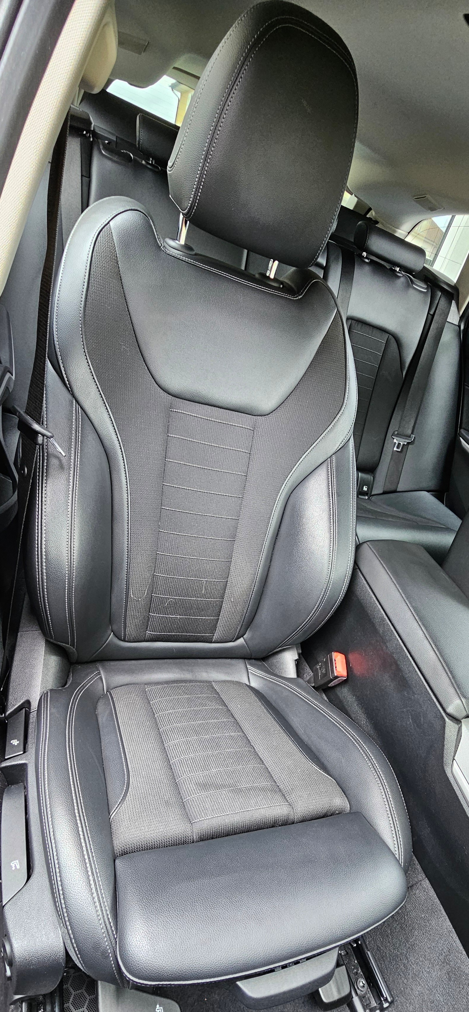 BMW 320d xDrive 48V Touring Steptronic-image-9