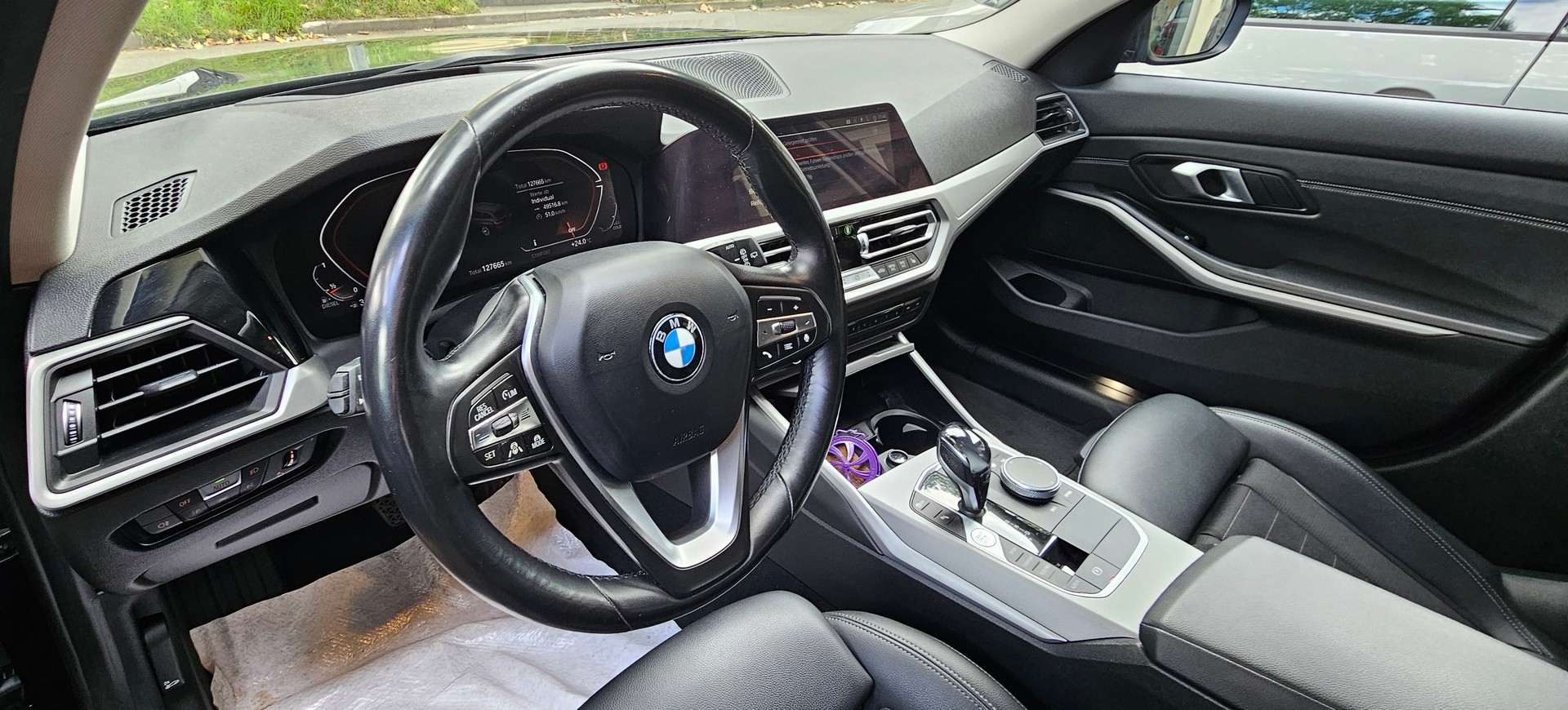 BMW 320d xDrive 48V Touring Steptronic-image-5