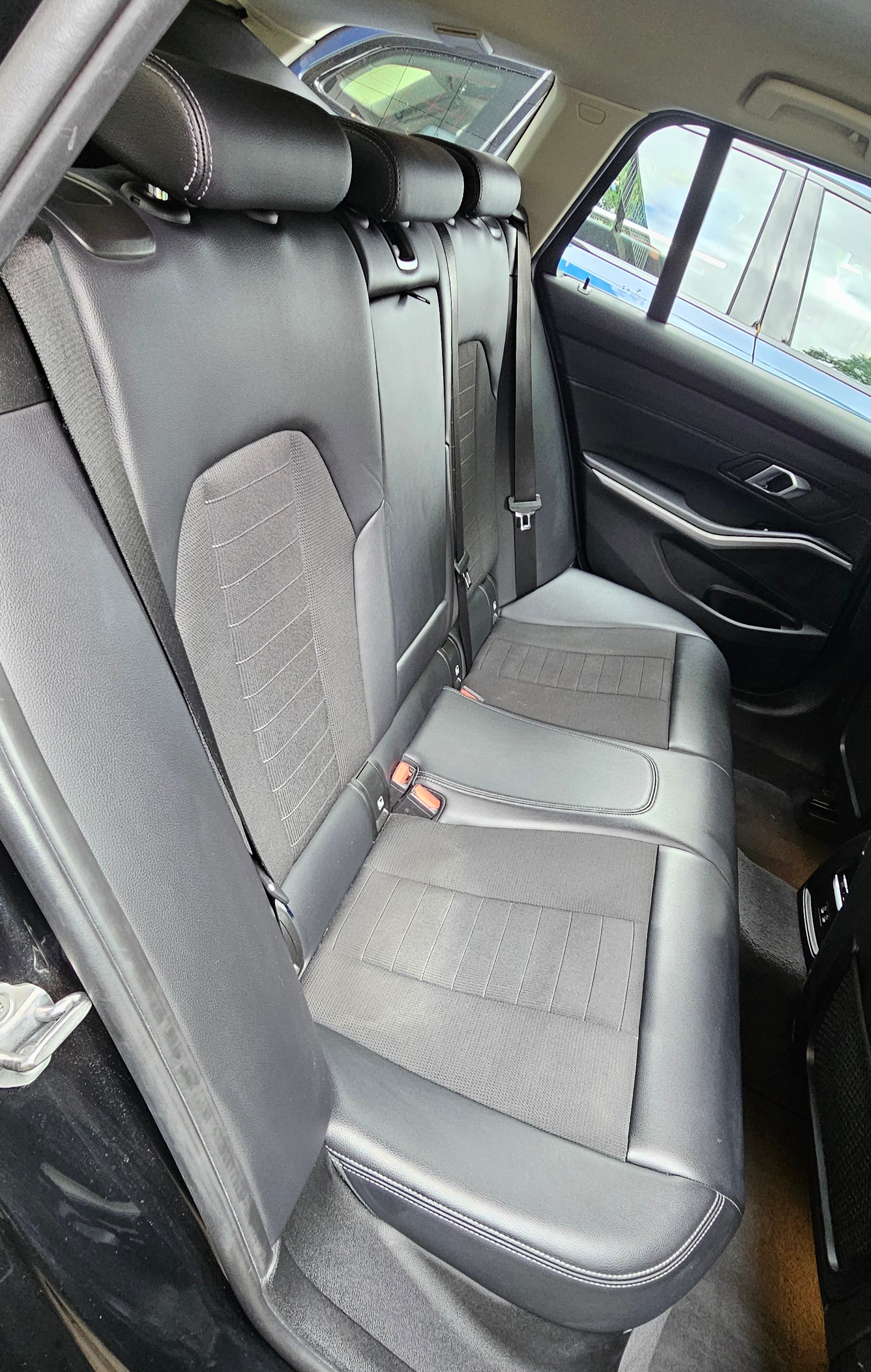 BMW 320d xDrive 48V Touring Steptronic-image-10