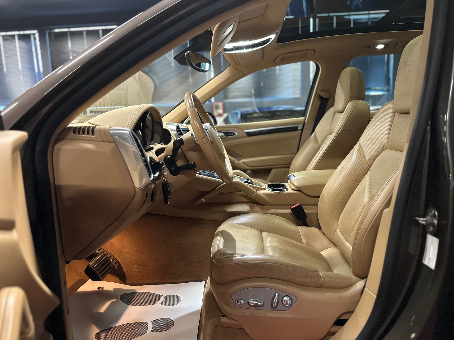 PORSCHE Cayenne S 4.2 V8 Diesel / ** Frisch ab MFK & Grossem Service **-image-11