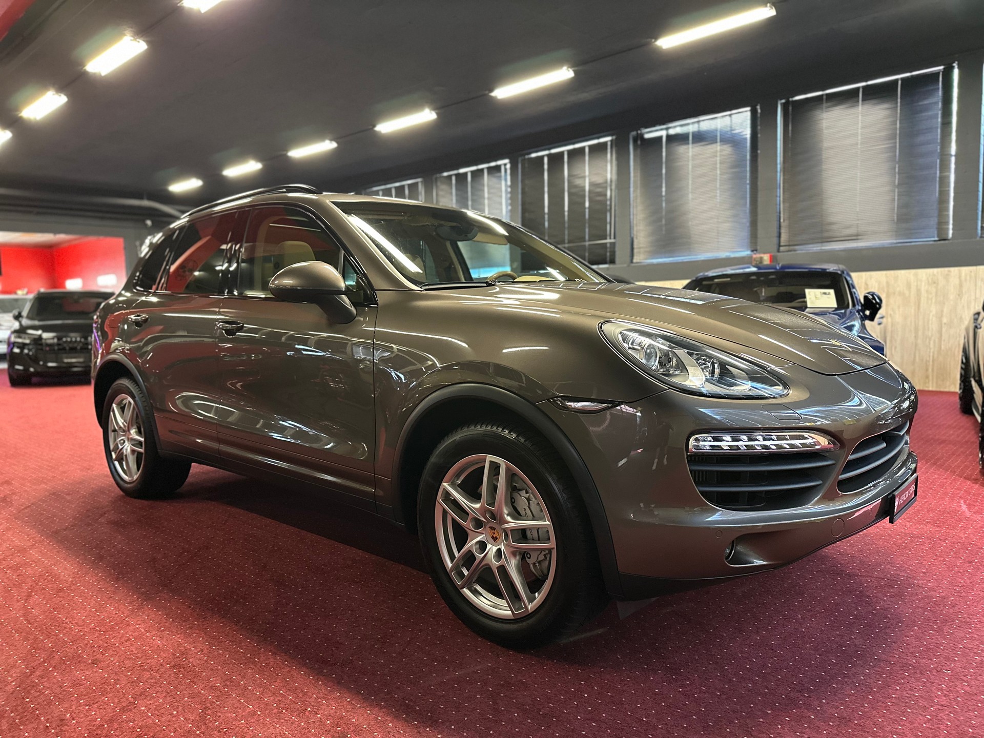 PORSCHE Cayenne S 4.2 V8 Diesel / ** Frisch ab MFK & Grossem Service **-image-3