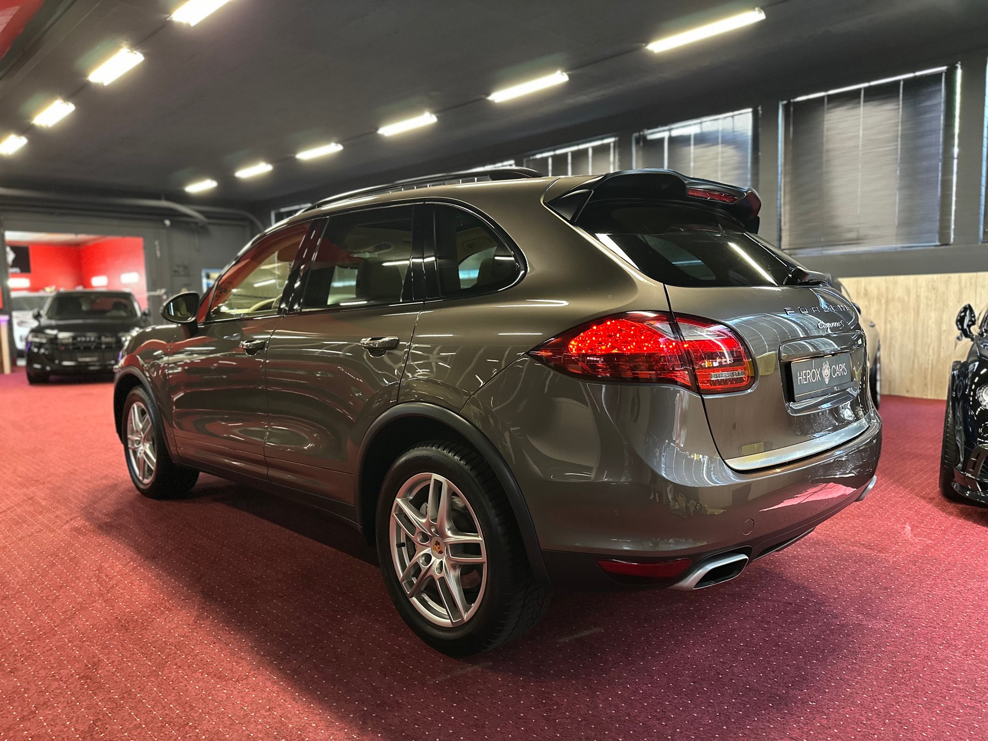 PORSCHE Cayenne S 4.2 V8 Diesel / ** Frisch ab MFK & Grossem Service **-image-10