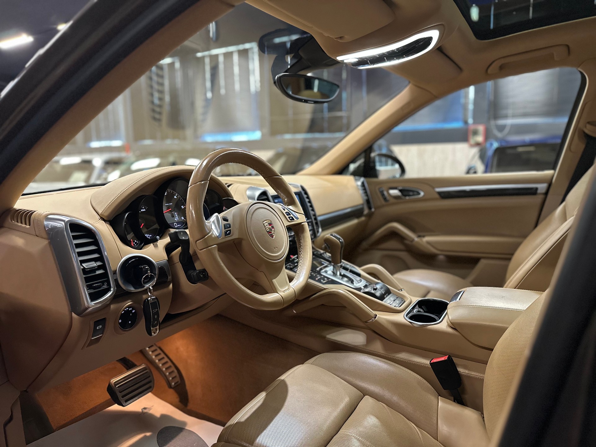 PORSCHE Cayenne S 4.2 V8 Diesel / ** Frisch ab MFK & Grossem Service **-image-12