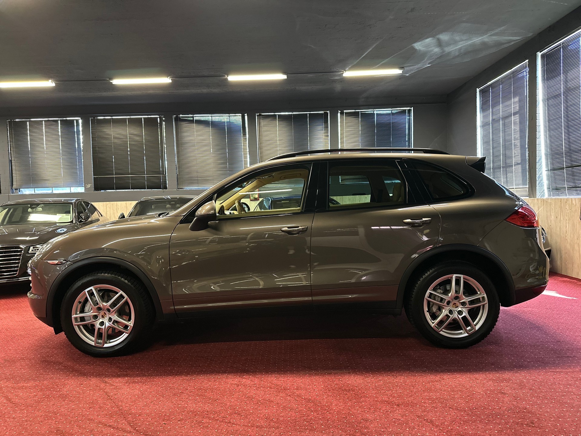 PORSCHE Cayenne S 4.2 V8 Diesel / ** Frisch ab MFK & Grossem Service **-image-9