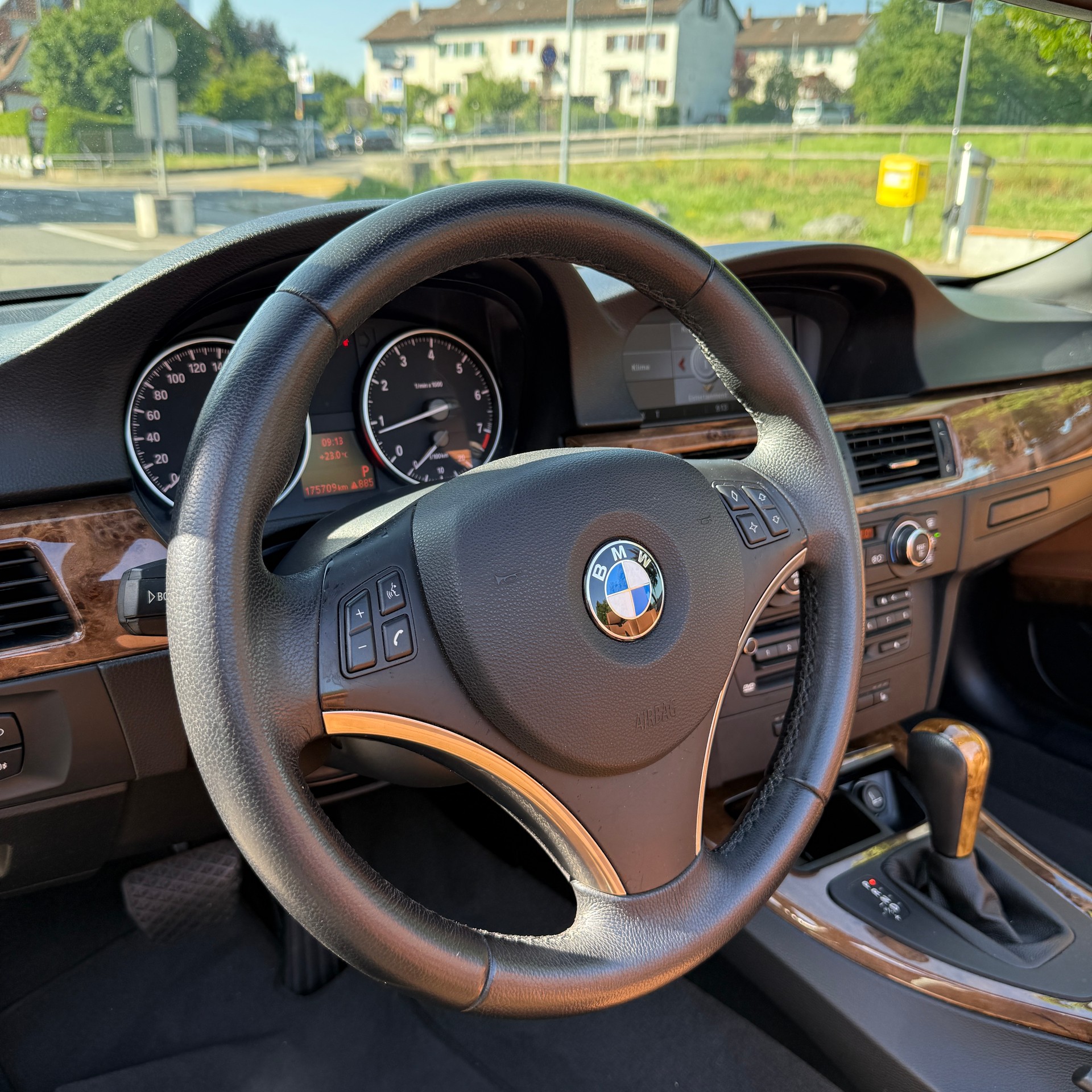 BMW 320i Cabriolet Steptronic-image-9