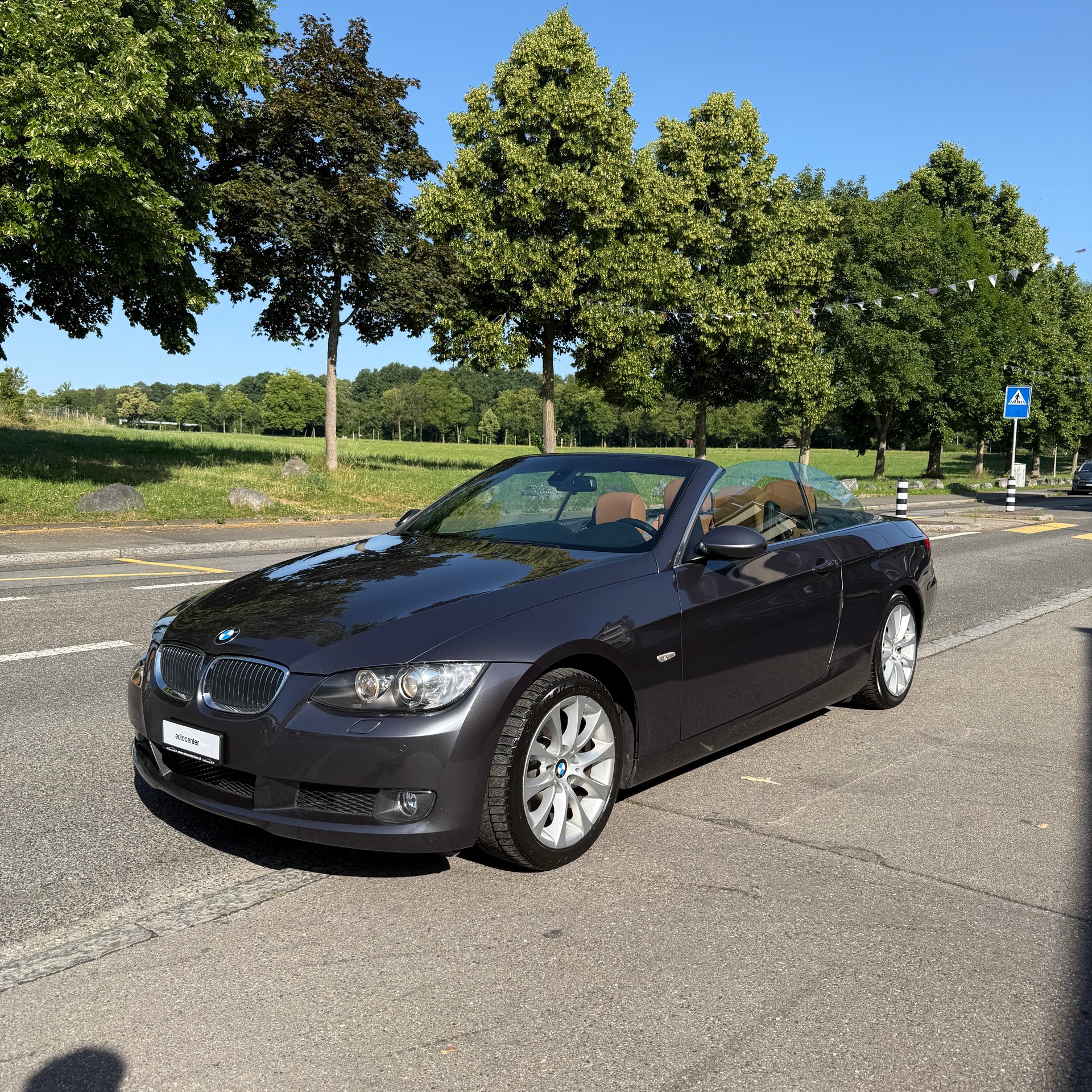 BMW 320i Cabriolet Steptronic-image-2