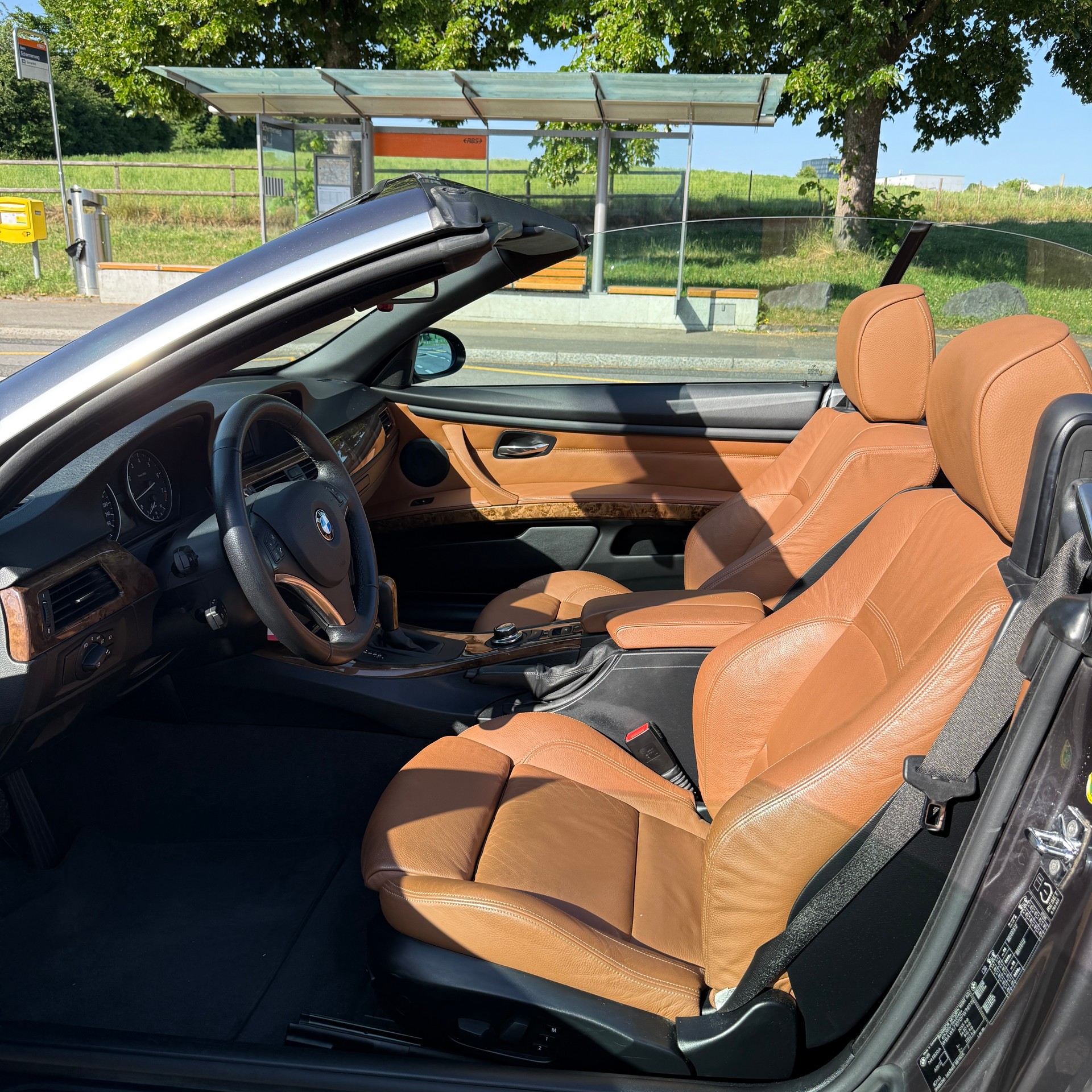 BMW 320i Cabriolet Steptronic-image-8