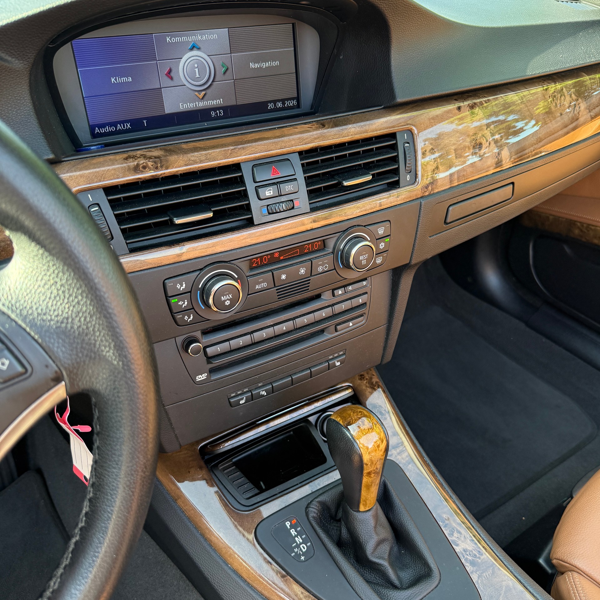 BMW 320i Cabriolet Steptronic-image-11