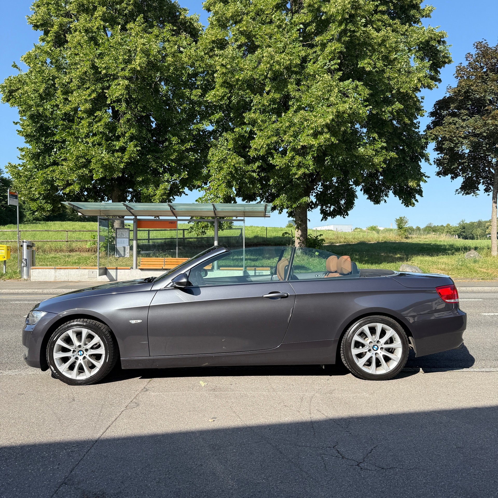 BMW 320i Cabriolet Steptronic-image-3