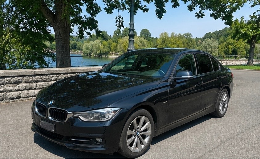 BMW 320i xDrive-image-0