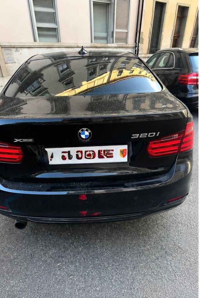 BMW 320i xDrive-image-2