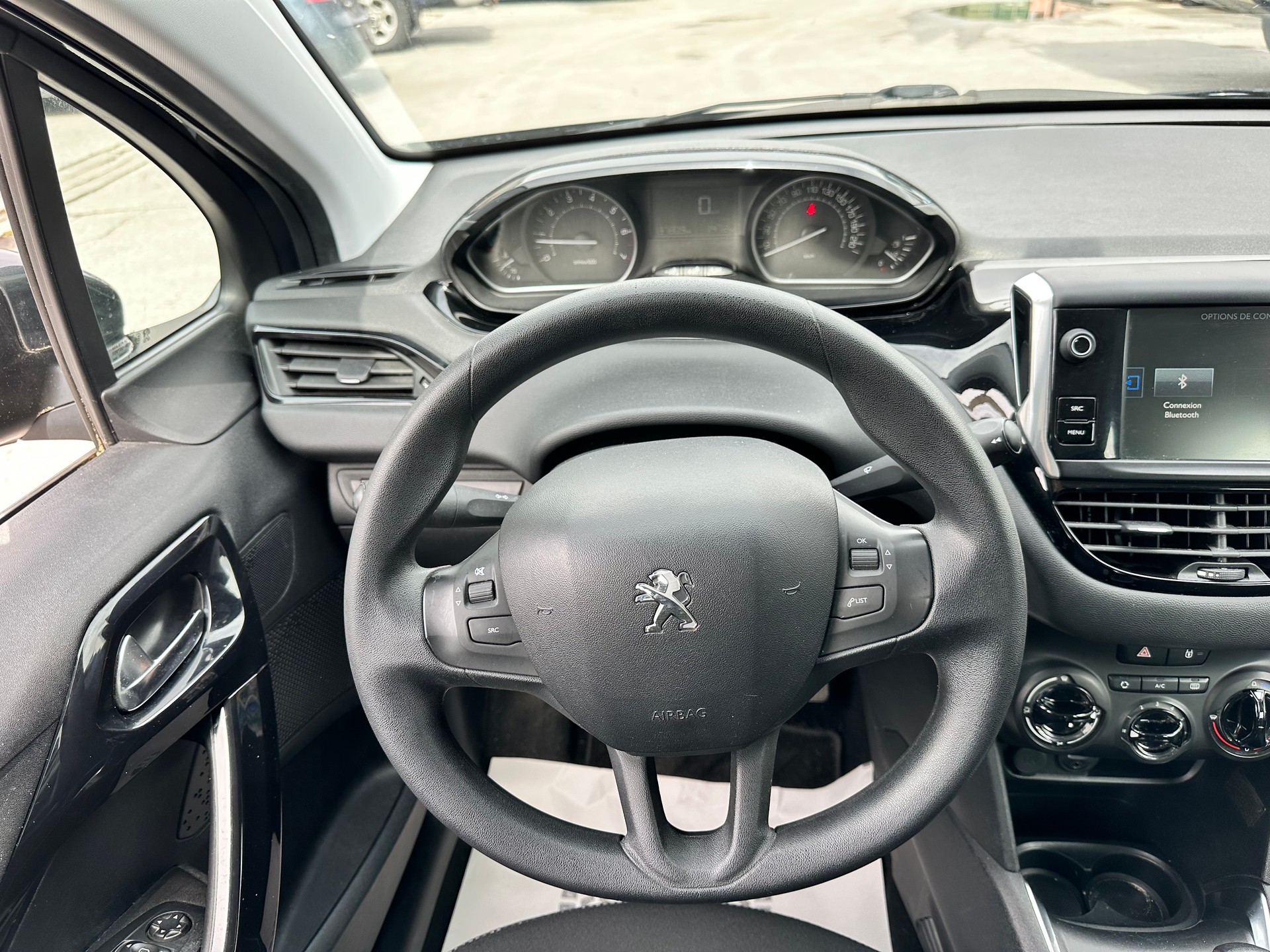 PEUGEOT 208 1.2 PureTech Active-image-12
