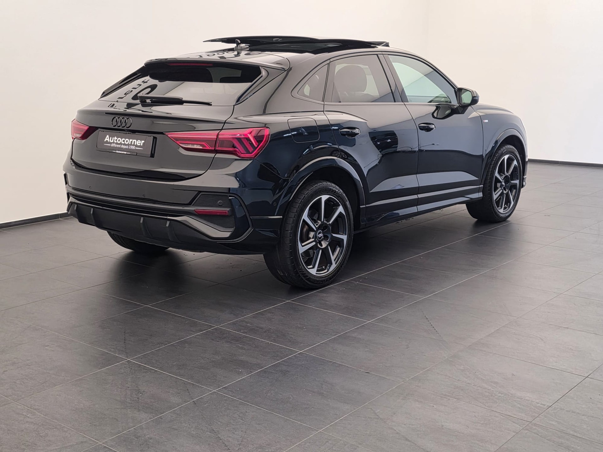 AUDI Q3 Sportback 45 TFSI S line quattro S-tronic-image-5