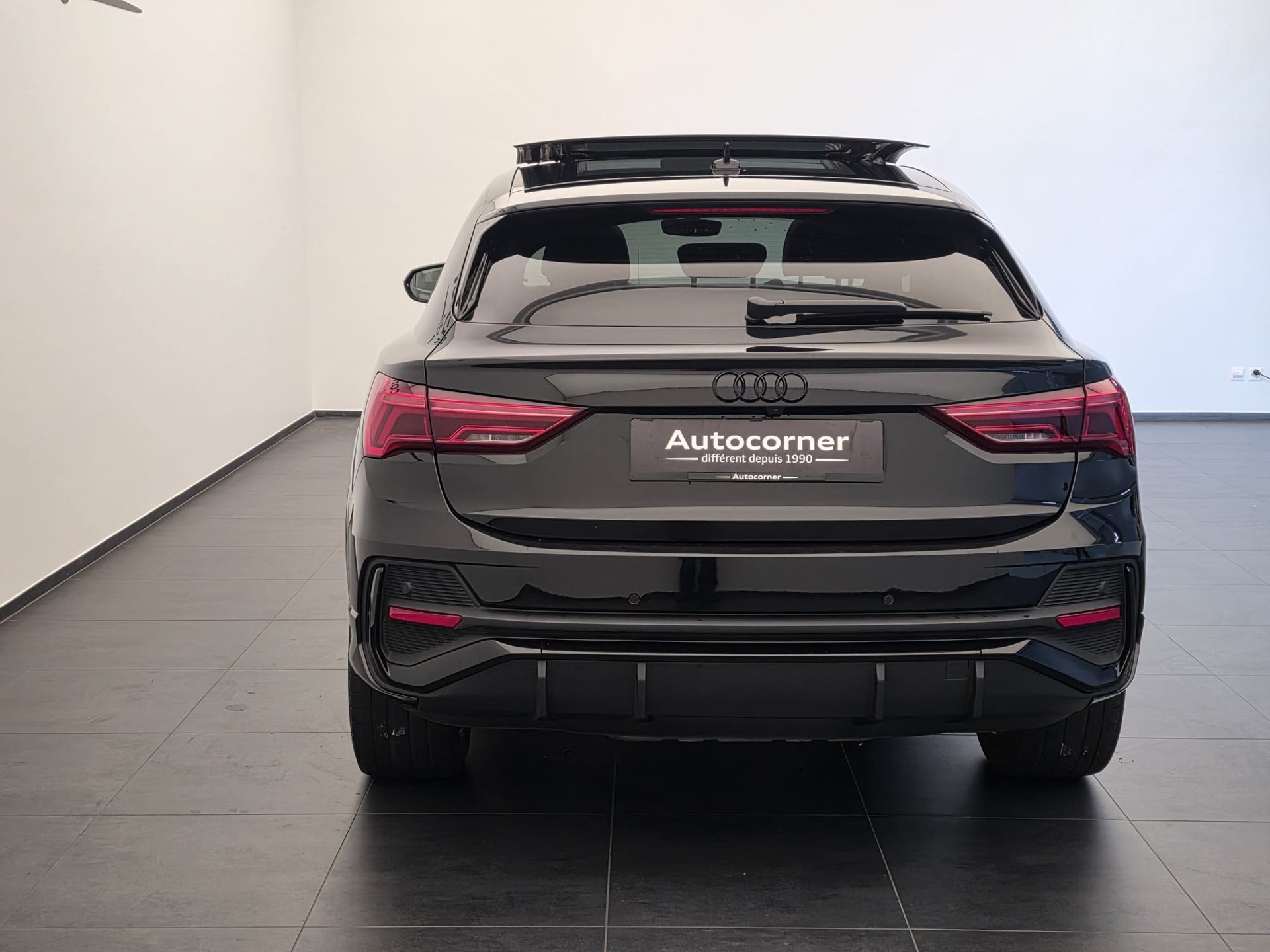 AUDI Q3 Sportback 45 TFSI S line quattro S-tronic-image-6