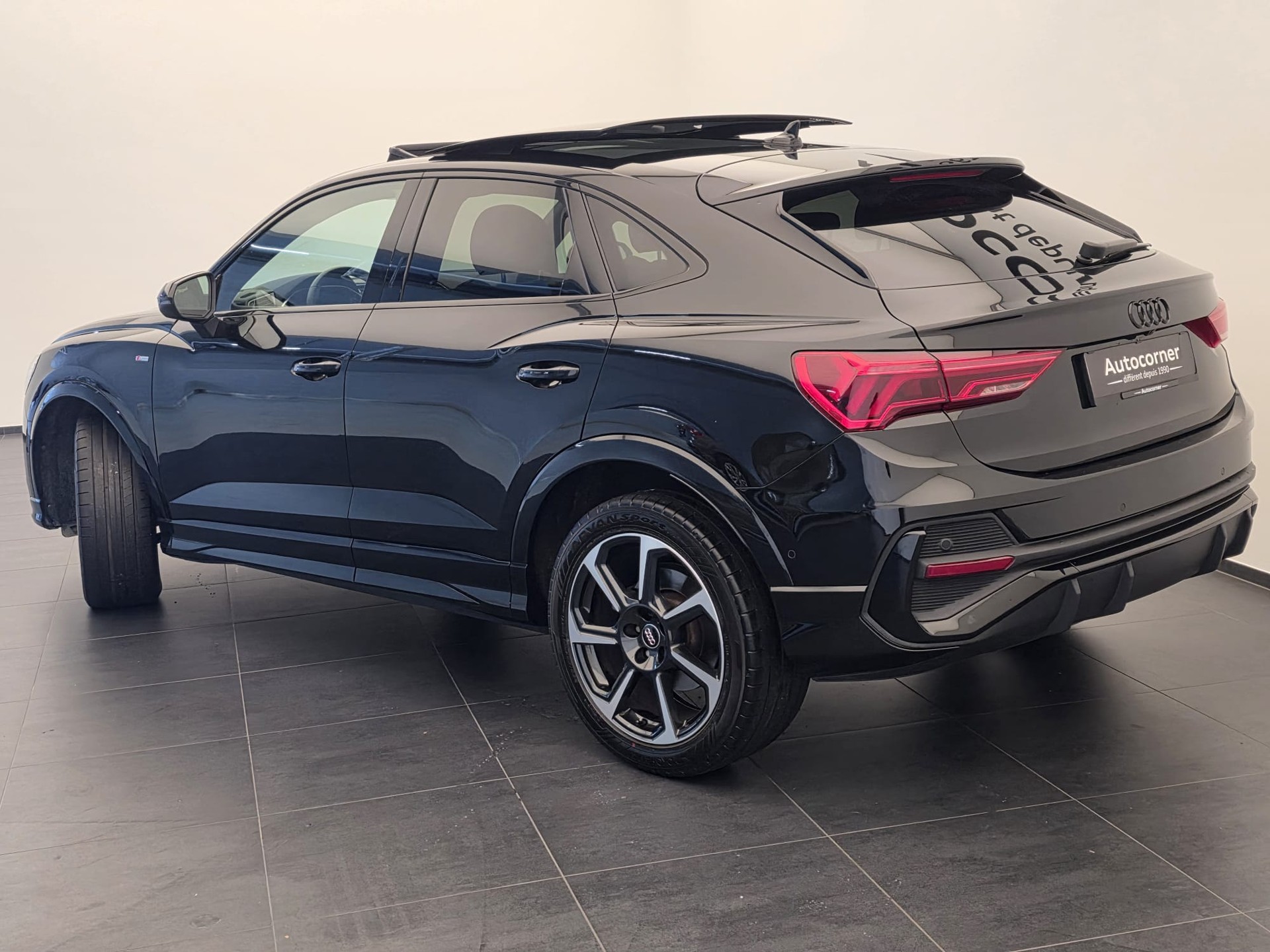 AUDI Q3 Sportback 45 TFSI S line quattro S-tronic-image-7