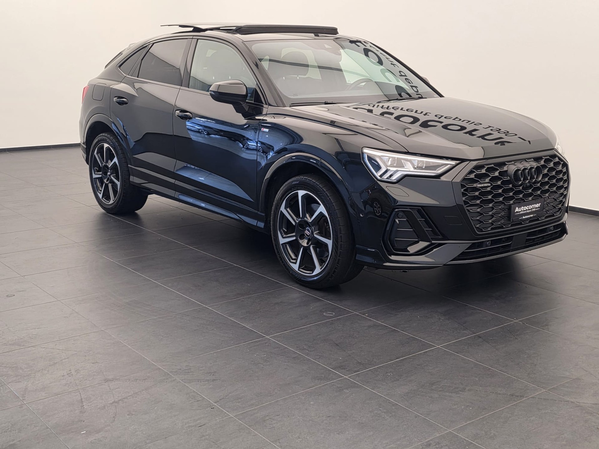 AUDI Q3 Sportback 45 TFSI S line quattro S-tronic-image-3