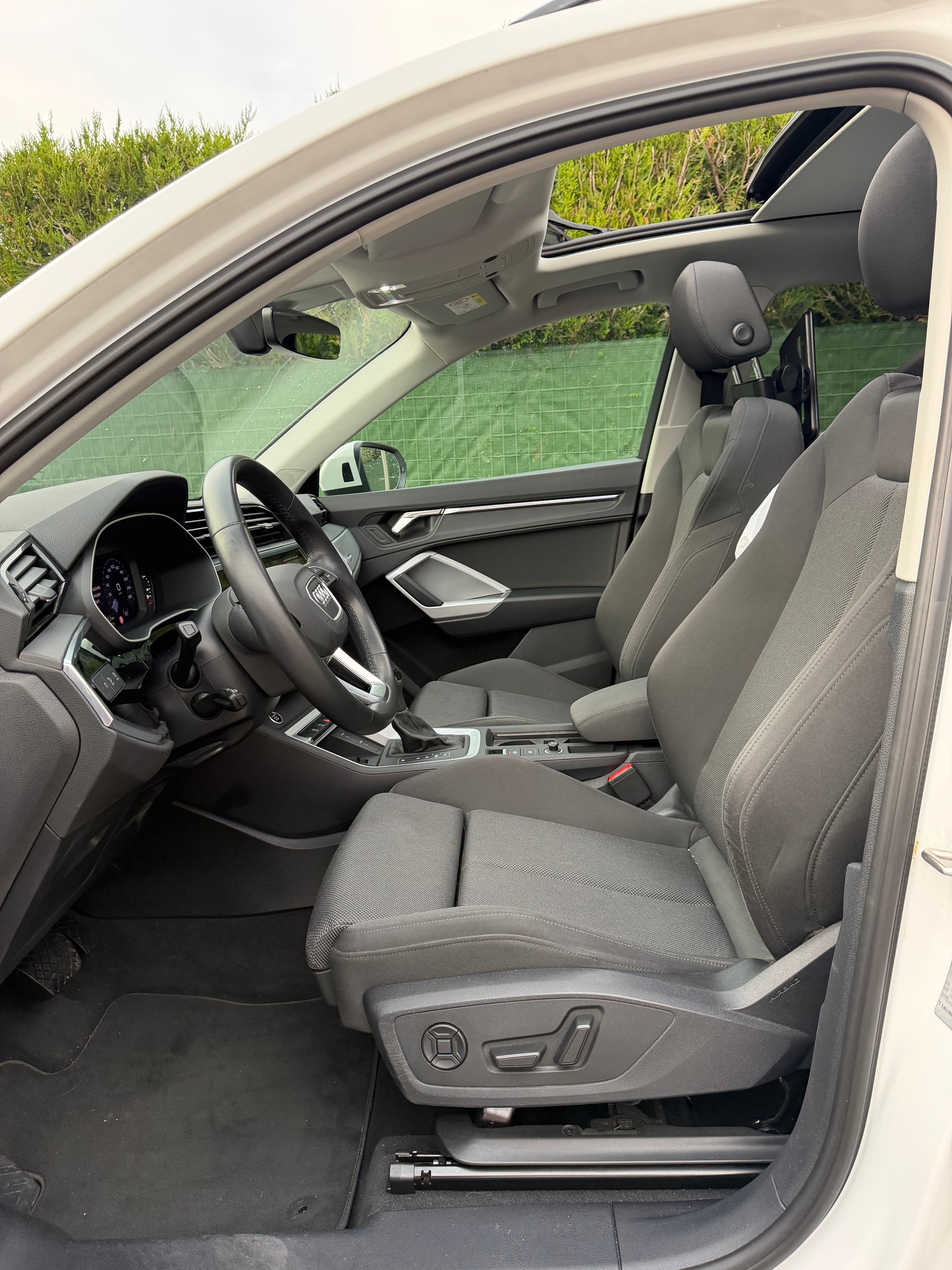 AUDI Q3 35 TDI S line quattro S-tronic-image-9