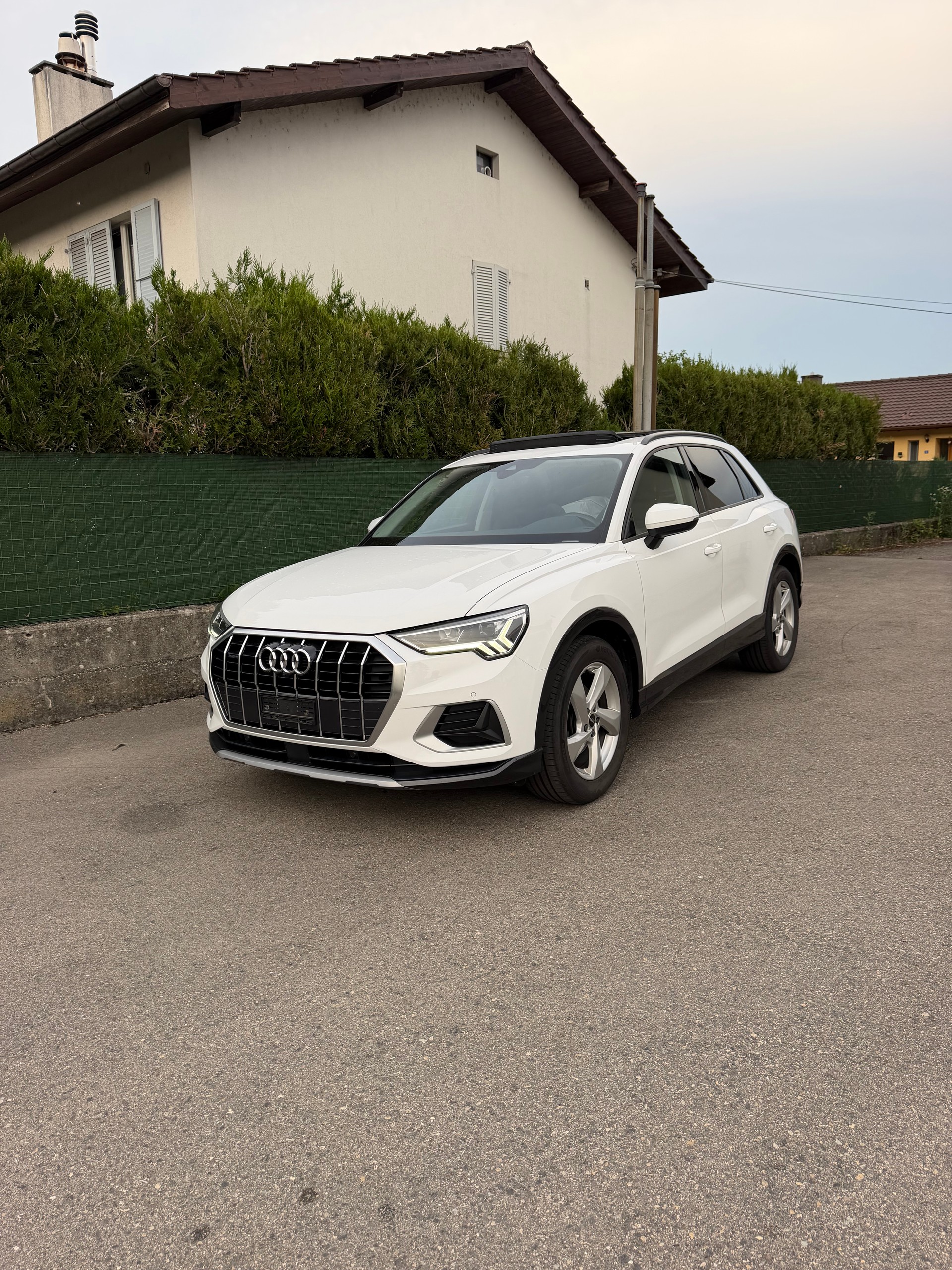 AUDI Q3 35 TDI S line quattro S-tronic-image-0