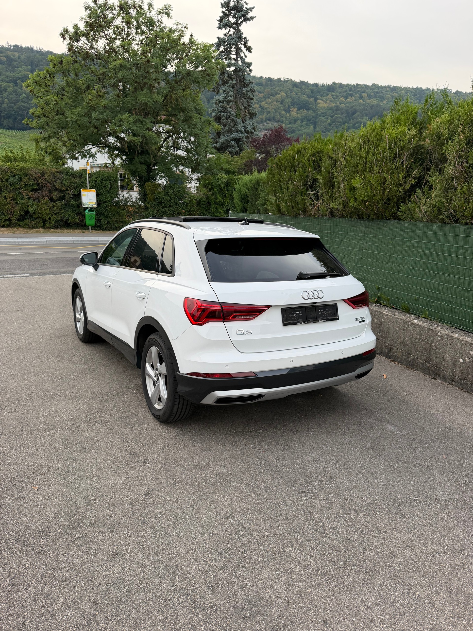AUDI Q3 35 TDI S line quattro S-tronic-image-2