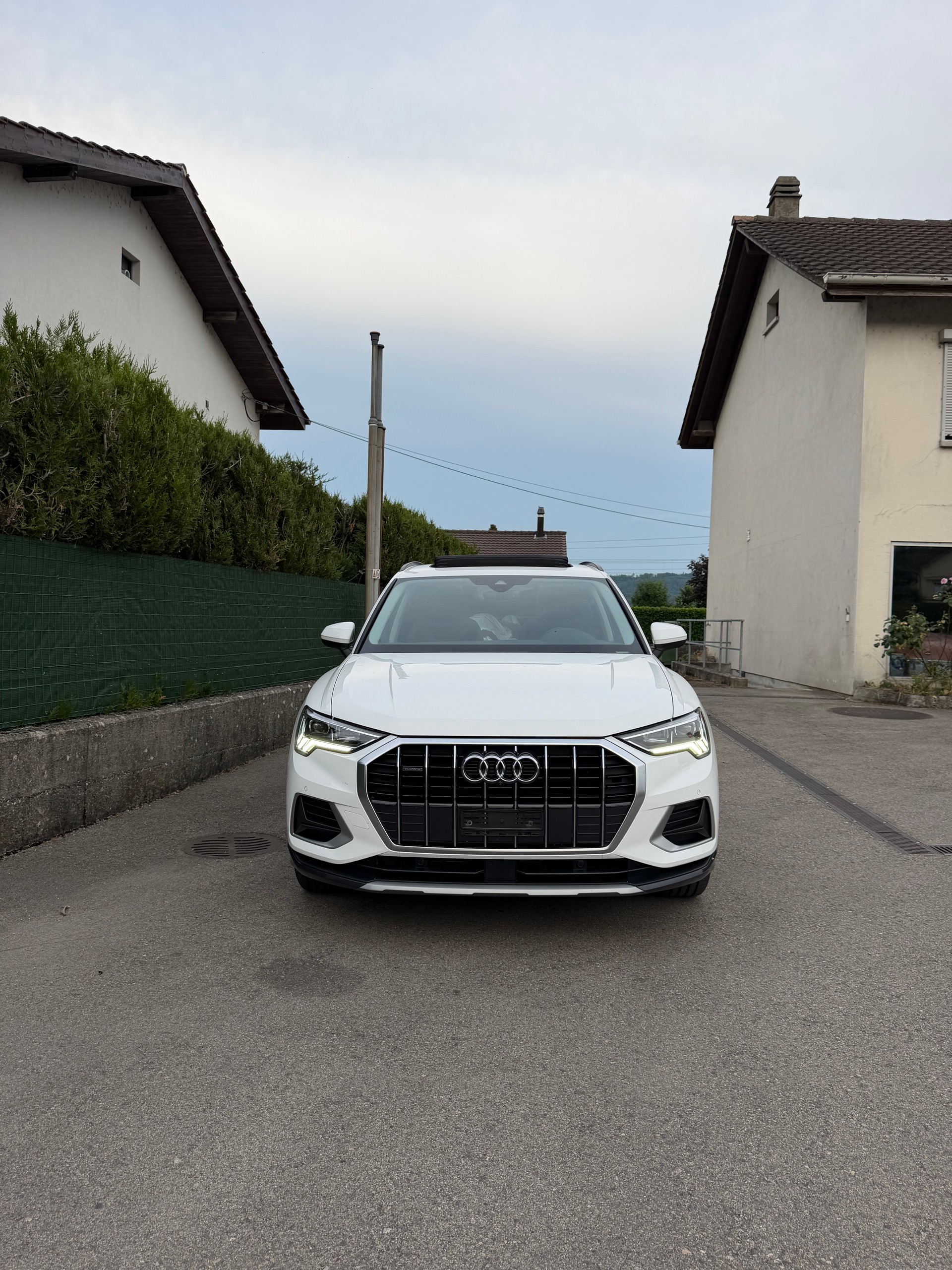 AUDI Q3 35 TDI S line quattro S-tronic-image-1
