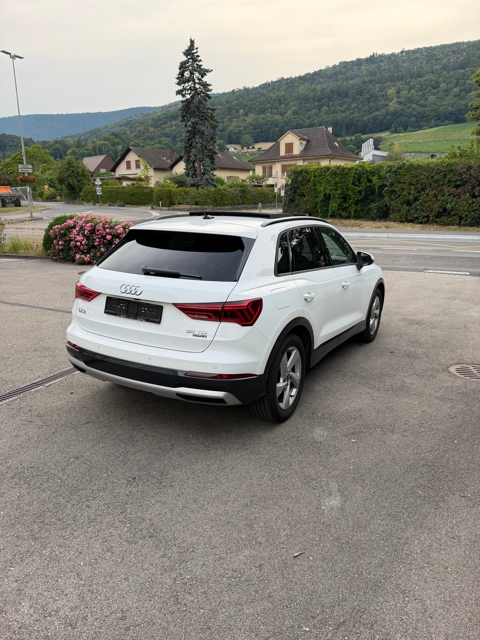 AUDI Q3 35 TDI S line quattro S-tronic-image-3