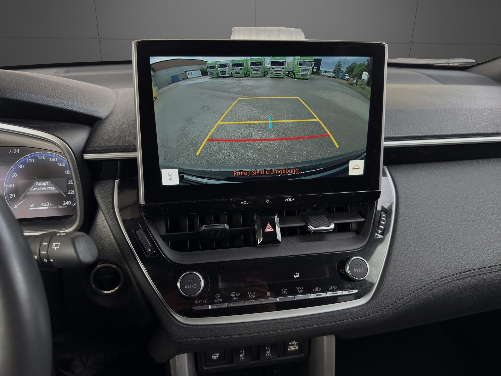 TOYOTA Corolla Cross 2.0 4WD Trend e-CVT-image-14