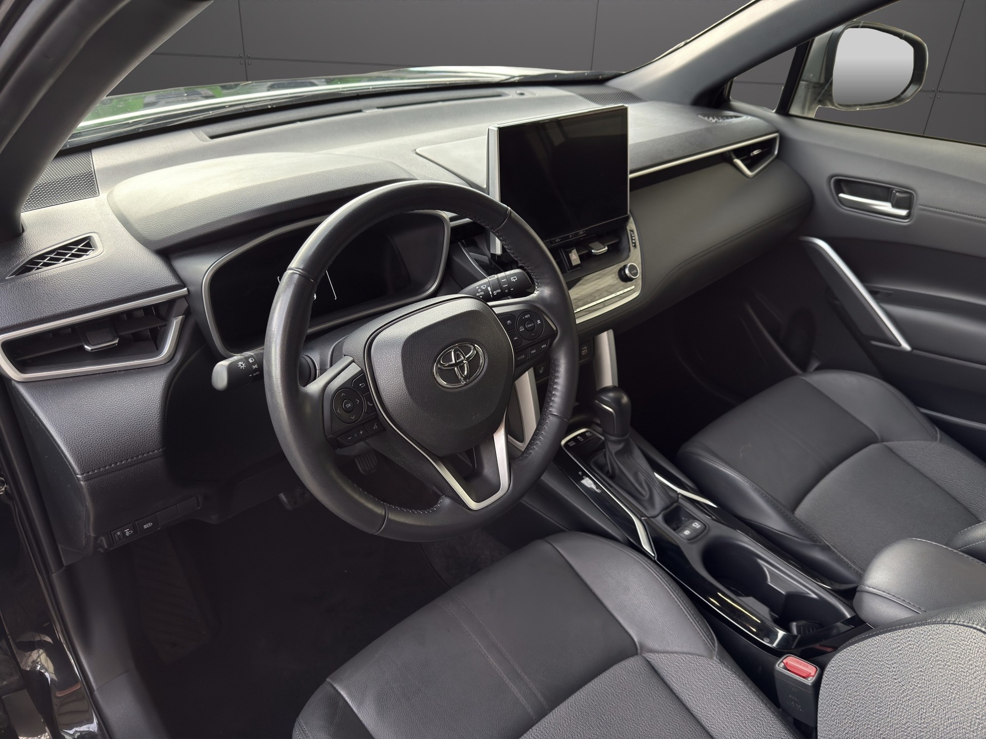 TOYOTA Corolla Cross 2.0 4WD Trend e-CVT-image-6