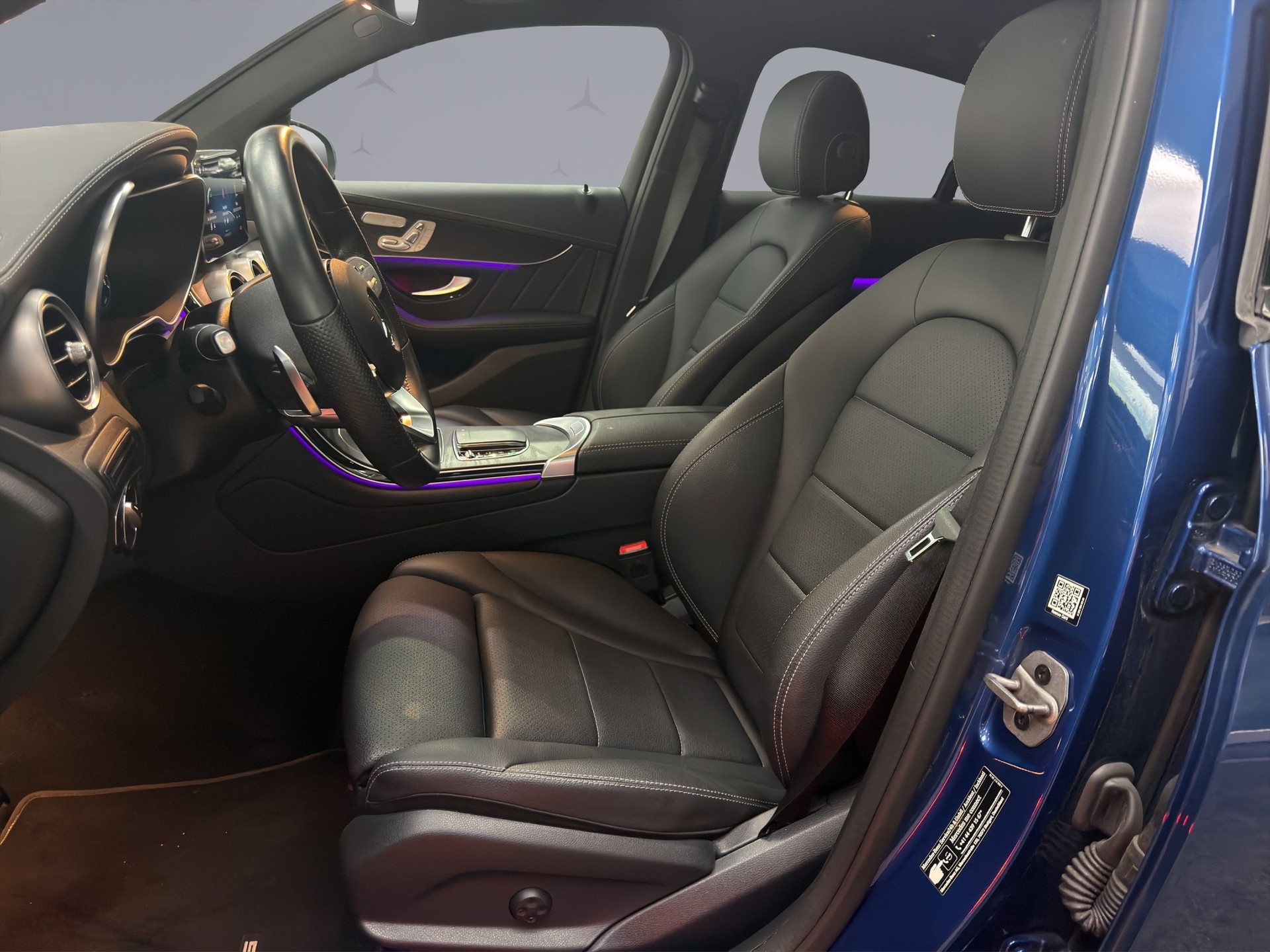 MERCEDES-BENZ GLC 200 AMG Line 4m Coupé-image-8
