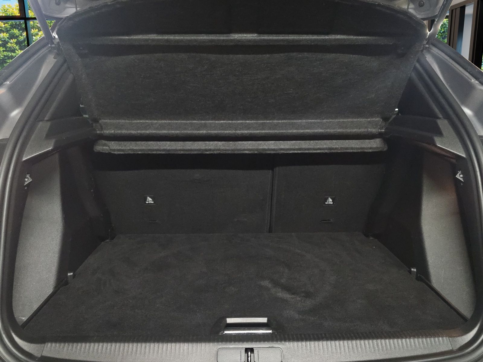 PEUGEOT 2008 1.5 BlueHDi GT Pack EAT8 CH-Fahrzeug-image-21