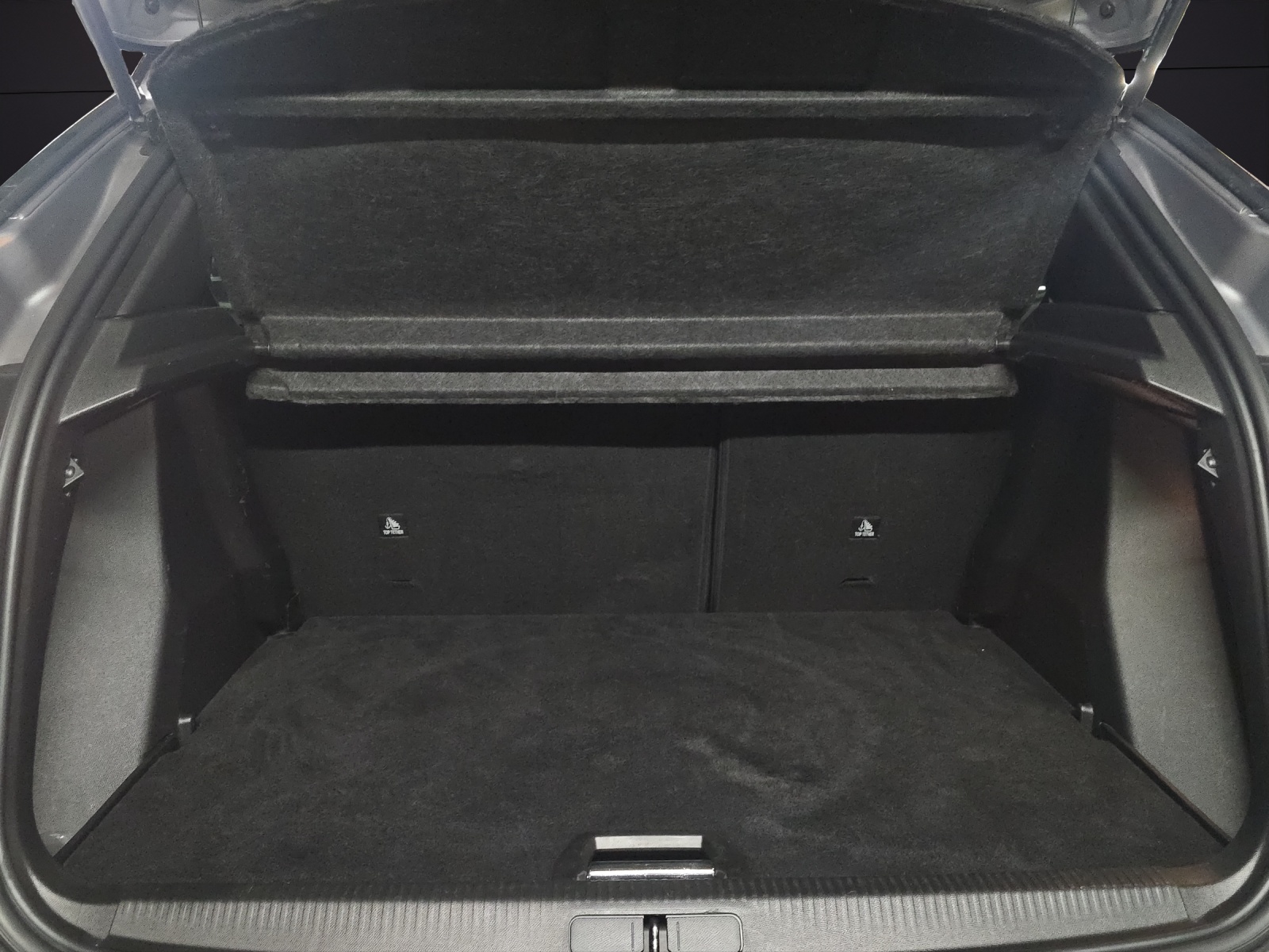 PEUGEOT 2008 1.5 BlueHDi GT Pack EAT8 CH-Fahrzeug-image-21