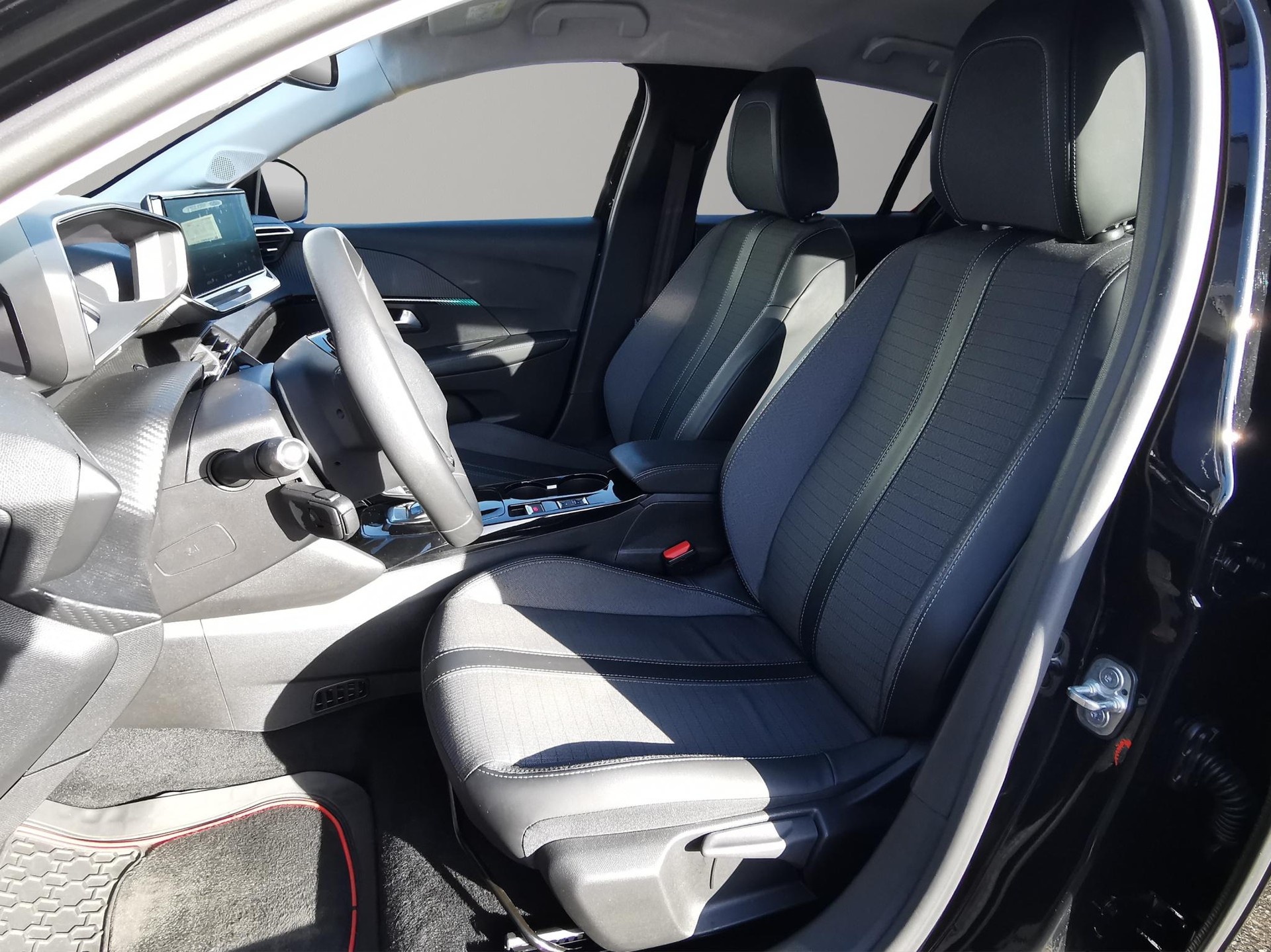 PEUGEOT 208 e-Allure Pack-image-1