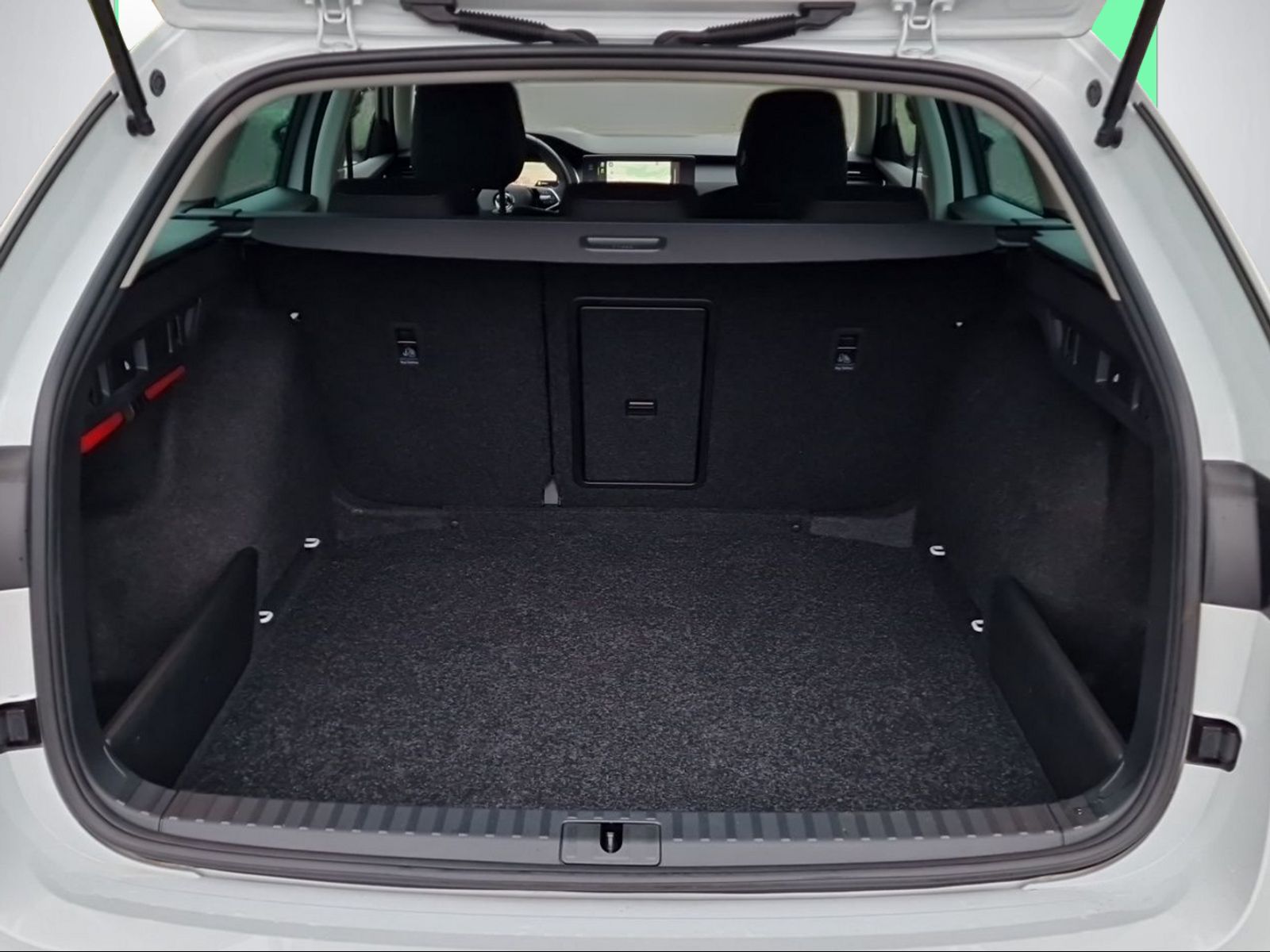 SKODA Octavia Combi 2.0 TDI DSG Ambition-image-11
