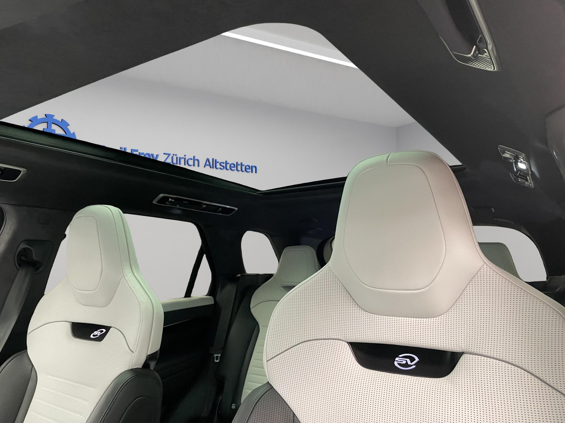 LAND ROVER Range Rover Sport 4.4 V8 SV Edition Two-image-12
