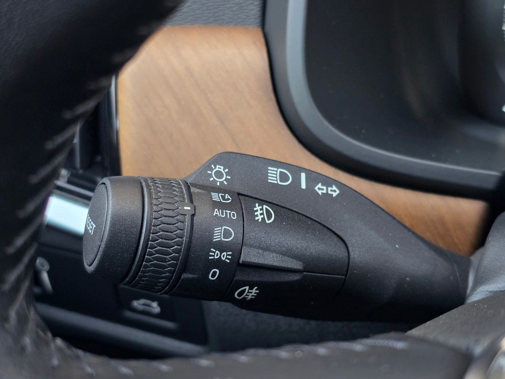 VOLVO V90 D5 AWD Inscription Geartronic Powerpulse-image-29